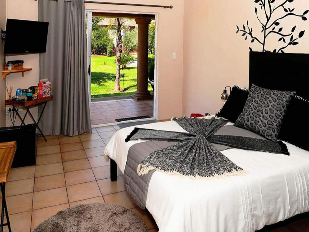 Tamarisk Guest Lodge Беноні Екстер'єр фото