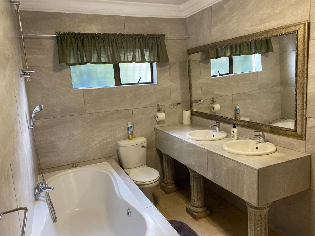Tamarisk Guest Lodge Беноні Екстер'єр фото